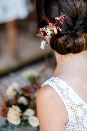peigne fleuri accessoire mariage fleuriste créatrice florale Nantes Labo Sauvage