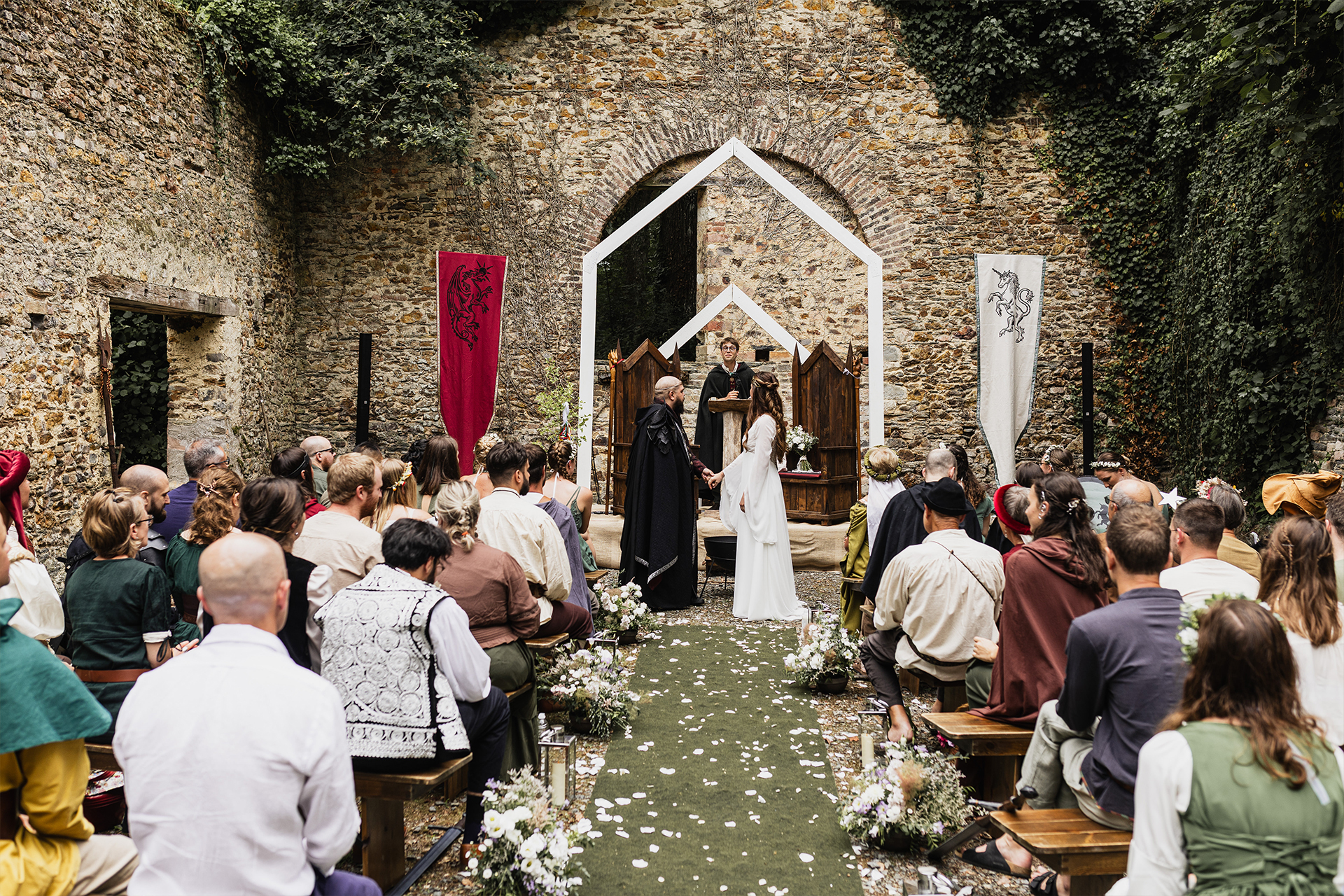 Labo sauvage Fleuriste mariage Casson Nantes mariage cérémonie allée centrale
