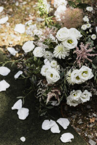 Labo sauvage Fleuriste mariage Casson Nantes mariage composition allée cérémonie