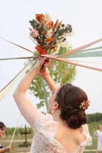 Labo sauvage Fleuriste mariage Casson Nantes mariage bouquet jeu des rubans