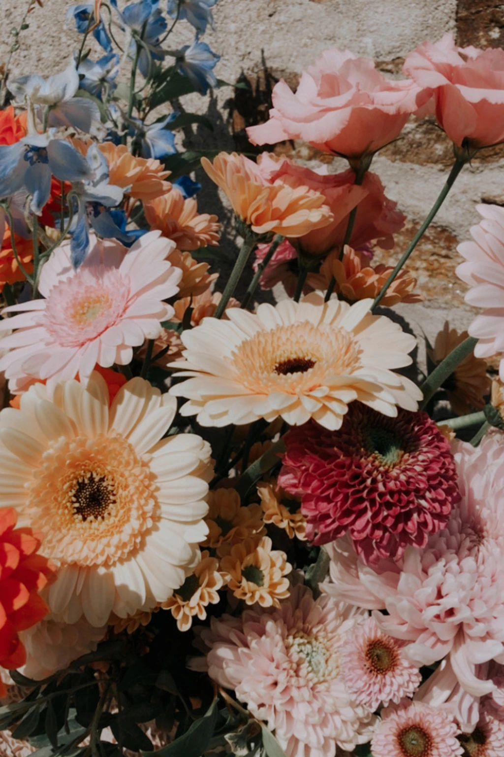 Labo Sauvage fleuriste mariage nantes casson mariage fleurs colorées Domaine du Thiamey à Fay de Bretagne (44)