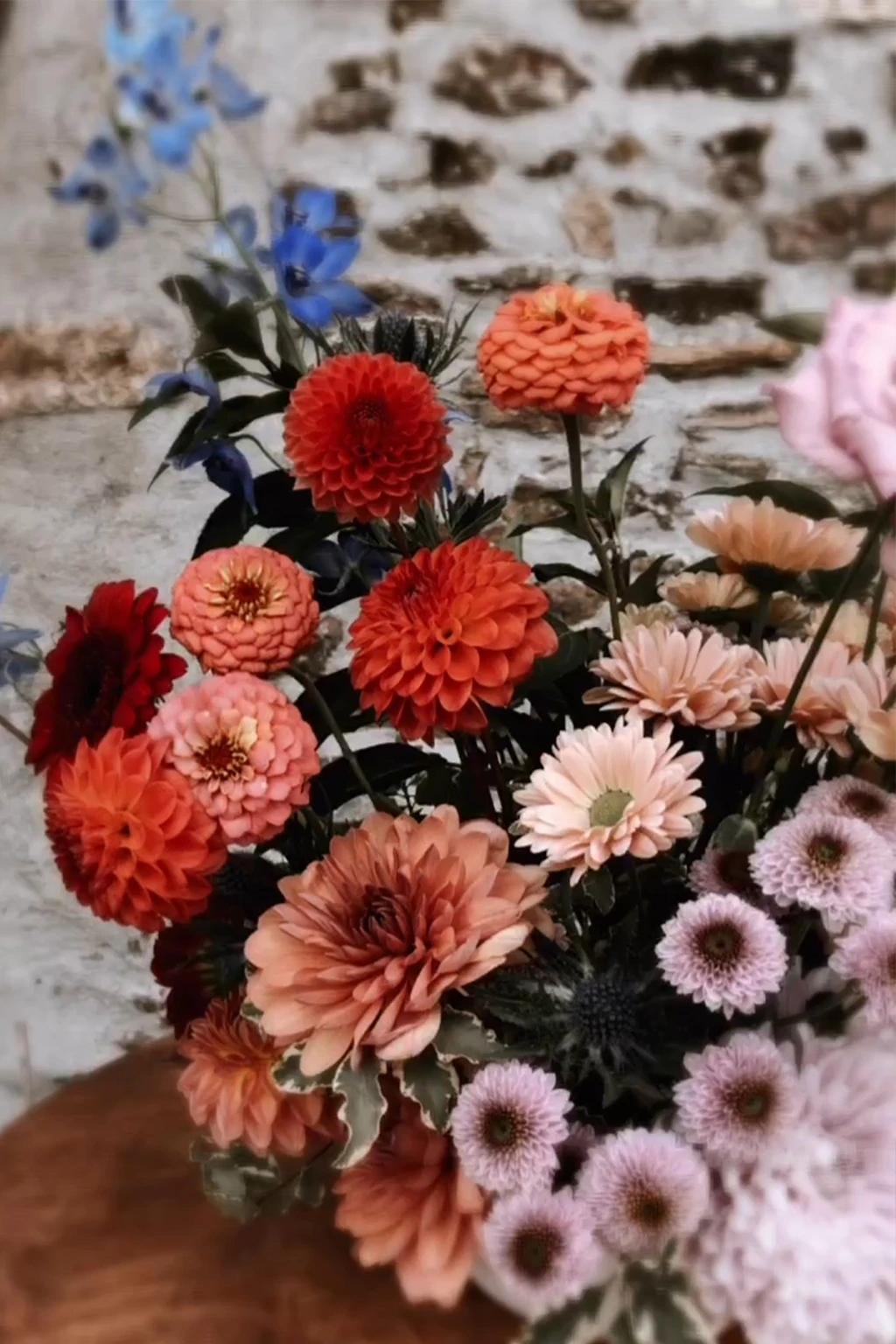 Labo Sauvage fleuriste mariage nantes casson mariage fleurs colorées Domaine du Thiamey à Fay de Bretagne (44)